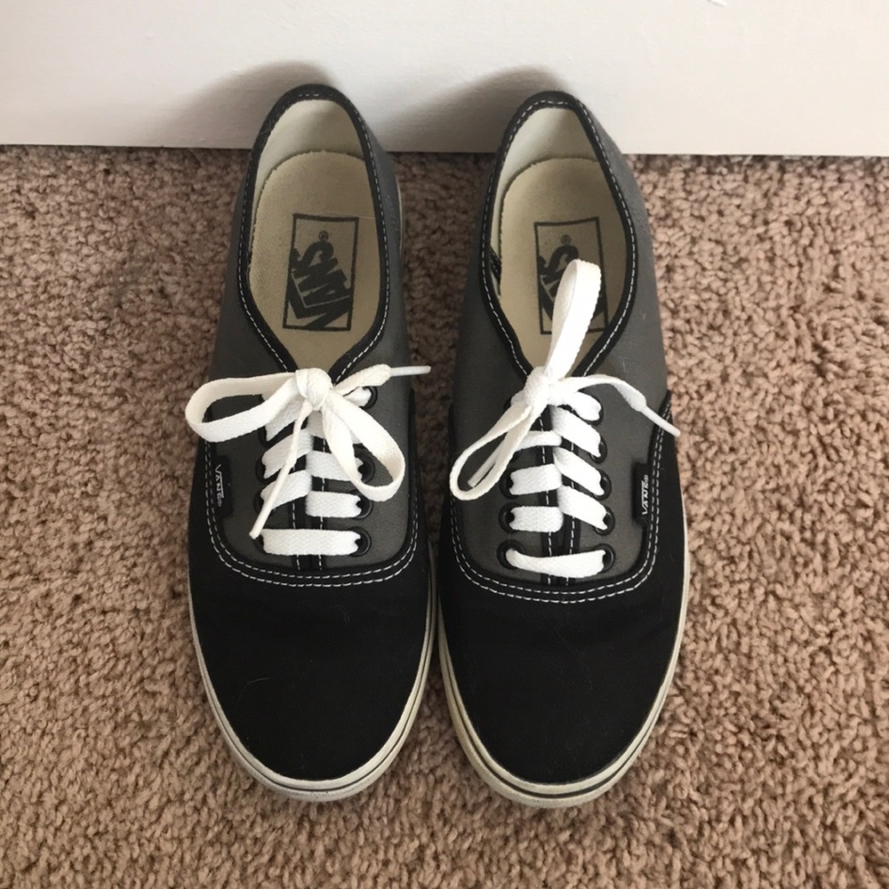 Two-tone Vans Tennis Shoe